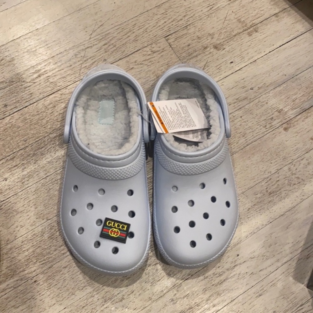 CROCS ladies Sky Blue Fleece-Lined Slippers SIZ 8